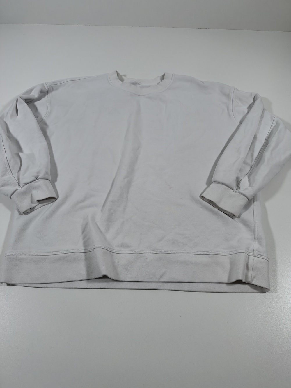 Lululemon Sweatshirt Mens 2XL Cream Crewneck Fleece Pullover Hem Logo FLAW